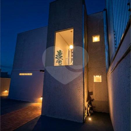 Casa com Suíte Master, Closet, Piscina e Espaço Gourmet Próxima ao Parque Ecológico- 03 quartos -com quintal