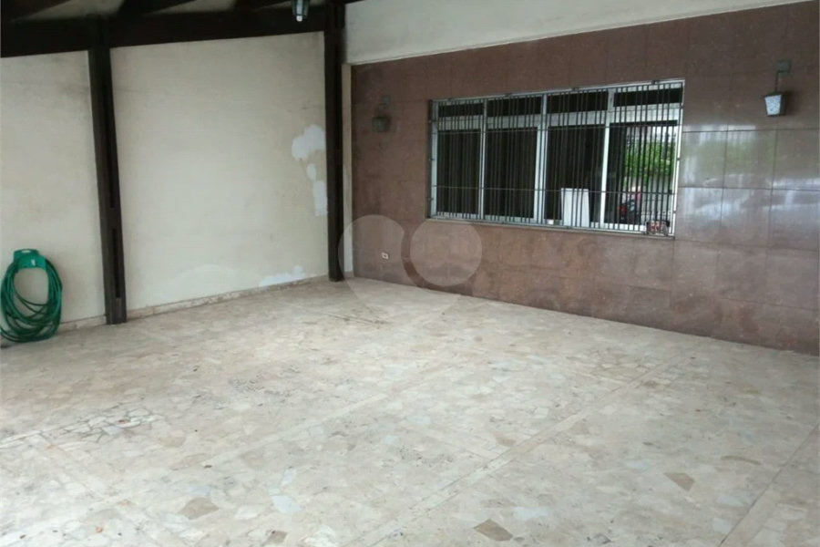 Excelente Sobrado com 04 suítes. Venha fazer uma visita.