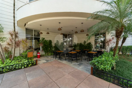 Apartamento à venda em Moema