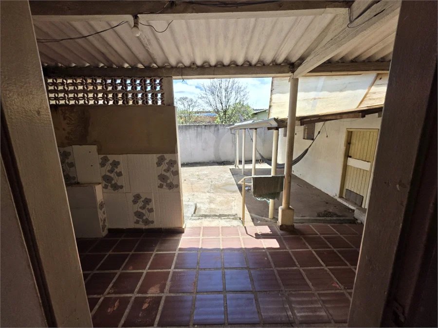 Casa térrea à venda com amplo quintal e grande potencial na Vila Nery