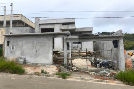 Casa Térrea à Venda com 3 dormitórios - Residencial Serras de Atibaia II - Atibaia/SP.