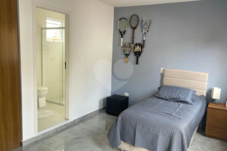 Excelente Sobrado à venda no Planalto - 5 Quartos/4 Suítes/2 Vagas na garagem
