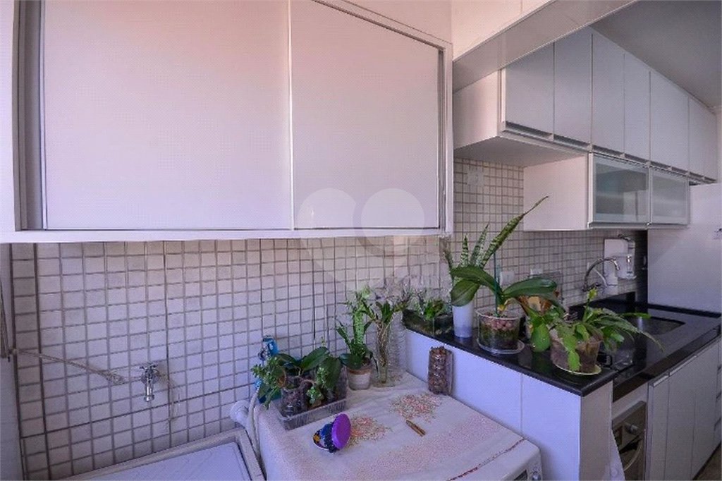 Oportunidade Apartamento mobiliado á venda na saude com 60m² com 2 dorm e 2 vaga. Aceita e estuda Permuta ( sujeito a avaliação).