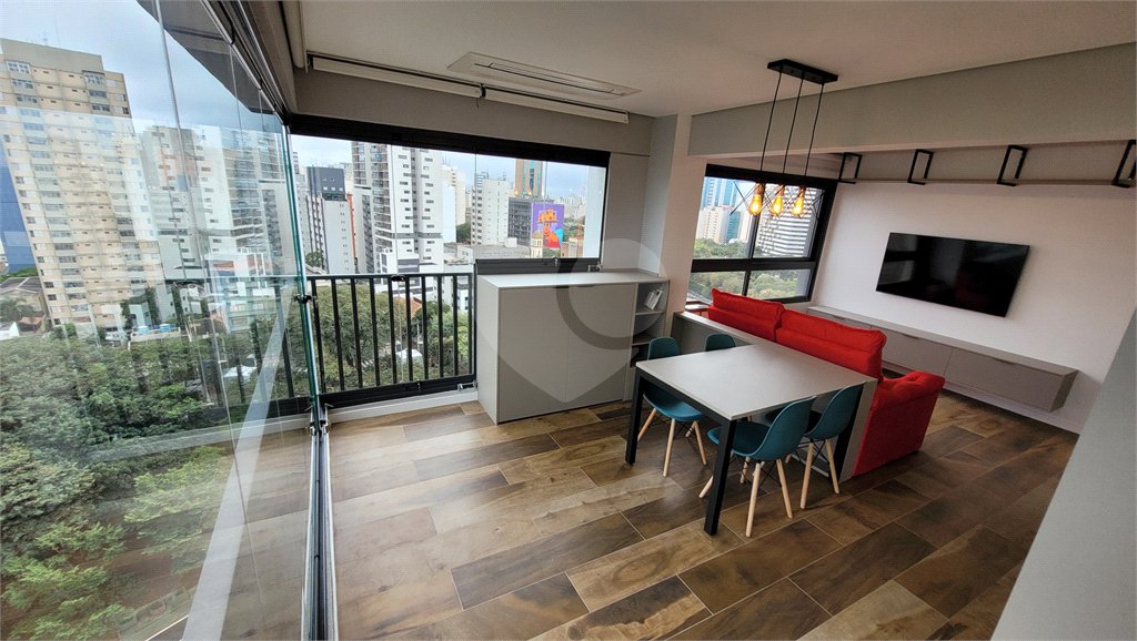 Apartamento de 2 quartos mobiliado à venda no Paraíso