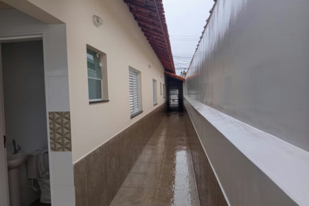 🌊✨ Oportunidade Única na Praia Grande – Casa Nova com Piscina a Apenas 390m do Mar! ✨🌊