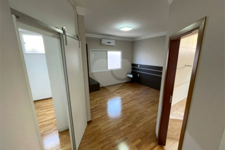 Casa de alto padrão, térrea no condomínio fechado Damha I em São Carlos.