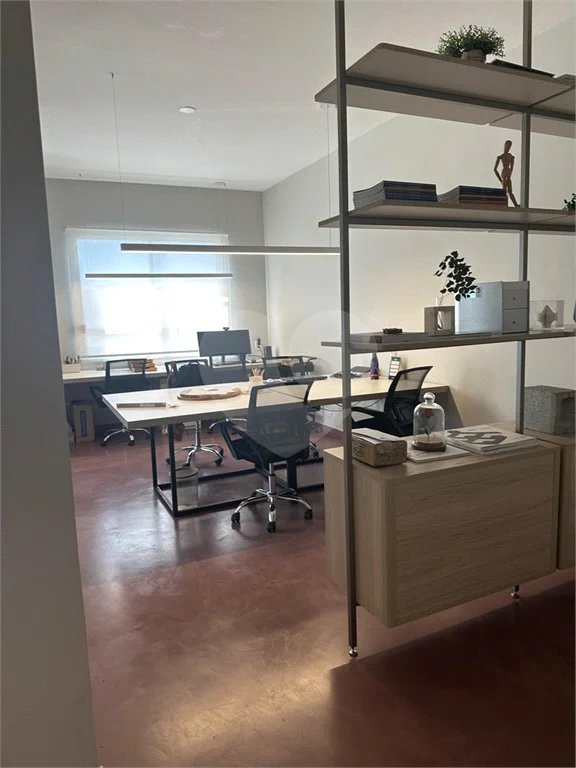 Sala comercial para venda ou locação na Avenida Paulista. 68m2