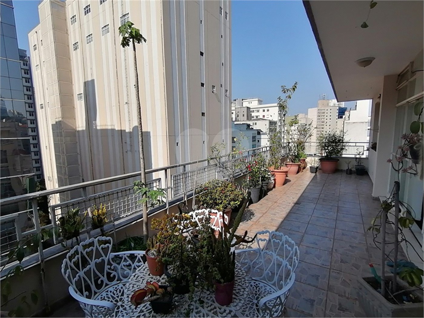 APARTAMENTO COBERTURA Á VENDA COM 200m2 ÍCONE NA BELA VISTA