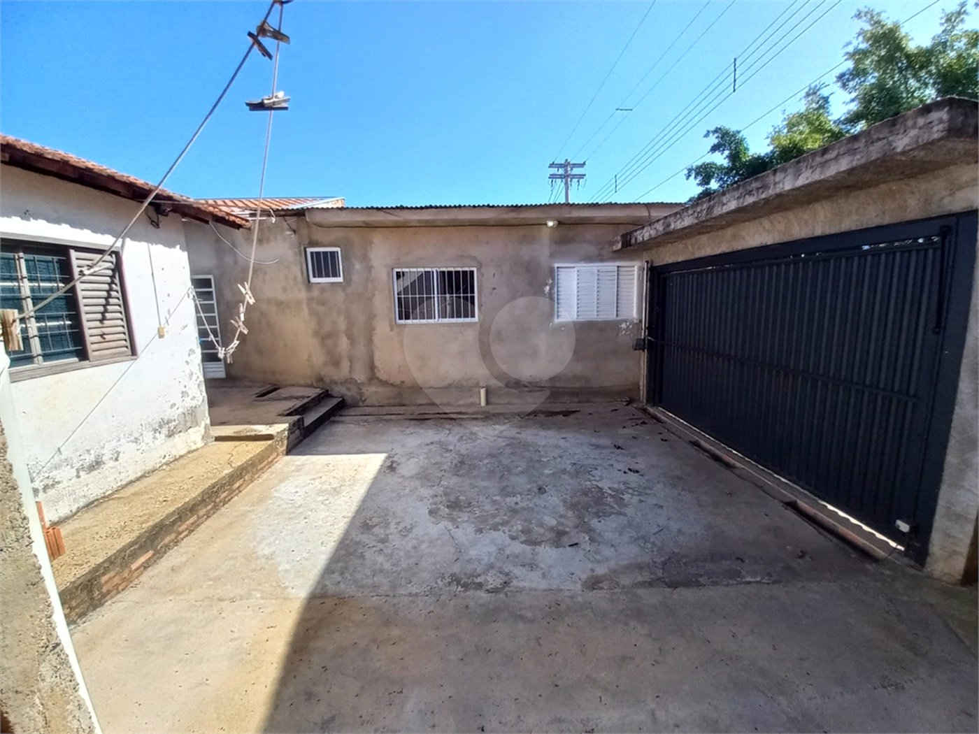 Casa térrea com 2 dormitórios.
