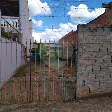 Terreno plano de 150,00 m² de área .