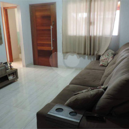 Casa Térrea com 2 dormitórios, sendo 1 suíte.