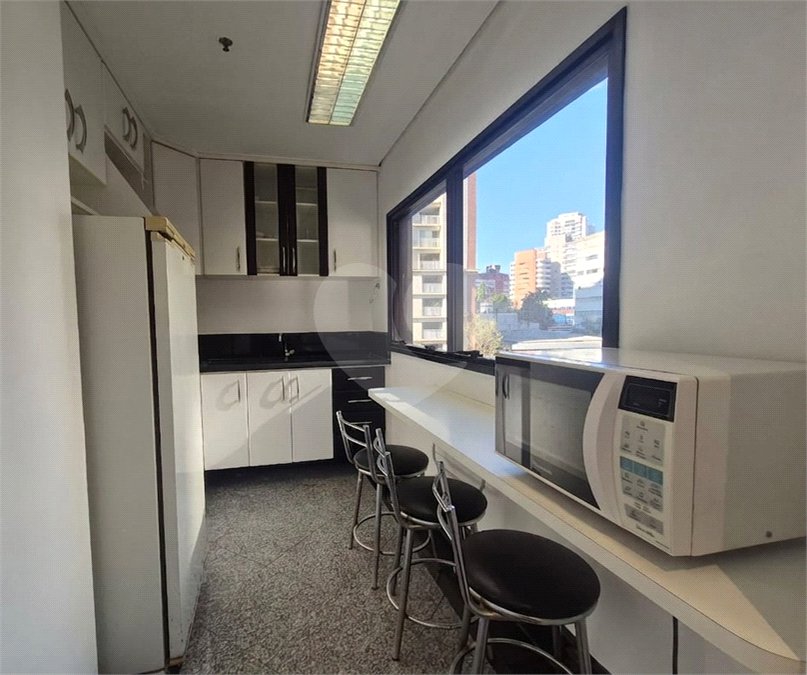 Conjunto comercial reformado na Cincinato Braga — 87 m², 2 vagas e a 1 quadra do Metrô Brigadeiro