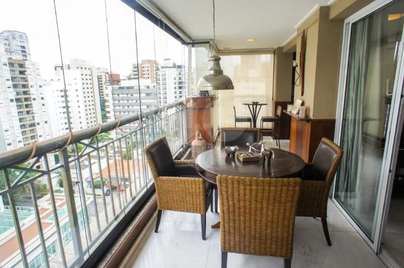 Apartamento mobiliado em Moema próximo ao Ibirapuera