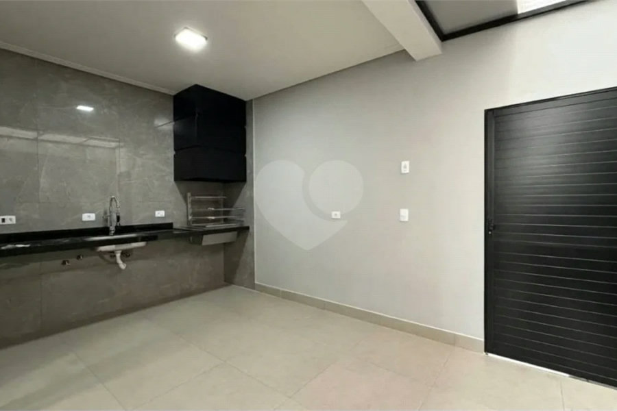casa térrea, recém construida, 3 dormitórios sendo 1 suíte, 2 vagas de garagem, piscina e espaço gourmet
