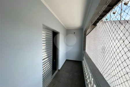 Sobrado com 3 dormitórios , sendo 1 suíte à venda no bairro Jardim Marek , Santo André