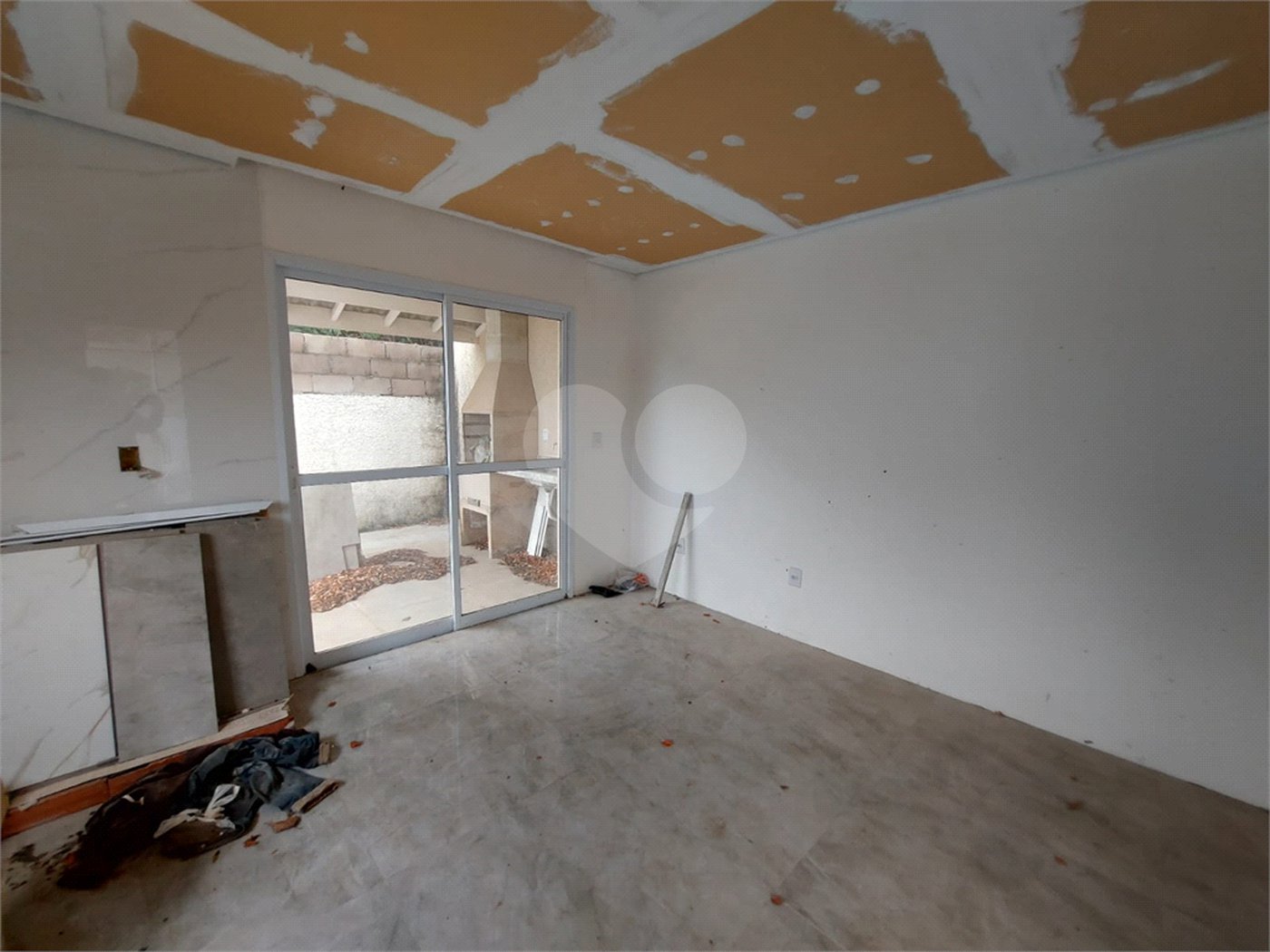 Sobrado à venda com 3 quartos, sendo 1 suíte, em Vila Omízollo, Louveira, SP