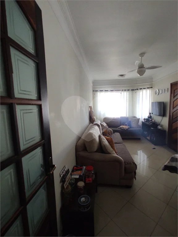 Sensacional sobrado c/ quintal e 3 dorms enormes com varanda! 12 min andando p/o metrô P Inglesa!