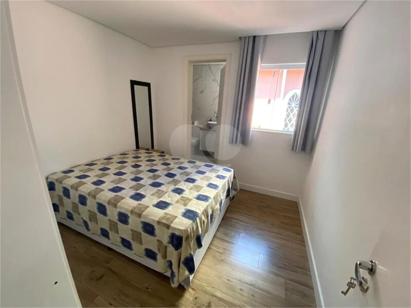 Sobrado à venda com 5 quartos, sendo 4 suítes, em Jardim Prudência, São Paulo, SP