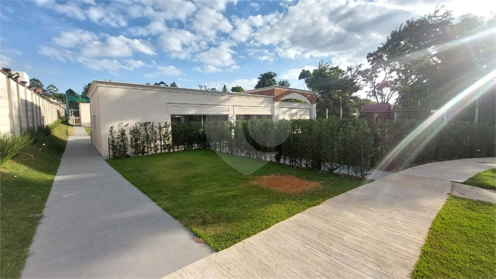 Indaiatuba - Condominio Jardins di Roma - Venda -Locação 0 R$ 10.000,00 mais encargos - condominio - R$ 650,00 - IPTU - R$ 230,00 - Terreno 300ms - construido 170 metros quadrados - Terrea - 3 quartos, uma suíte e uma demi suite , 4 banheiros , piscina - Preparado para água quente até a piscina!!