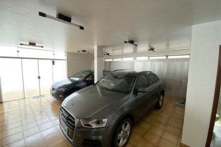 Casa Térrea com 3 suítes, sendo 1 suíte master.