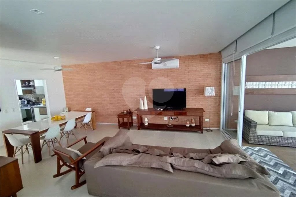 Maravilhosa Casa em Condomínio com 4 Suítes na Praia de Juquehy!!!