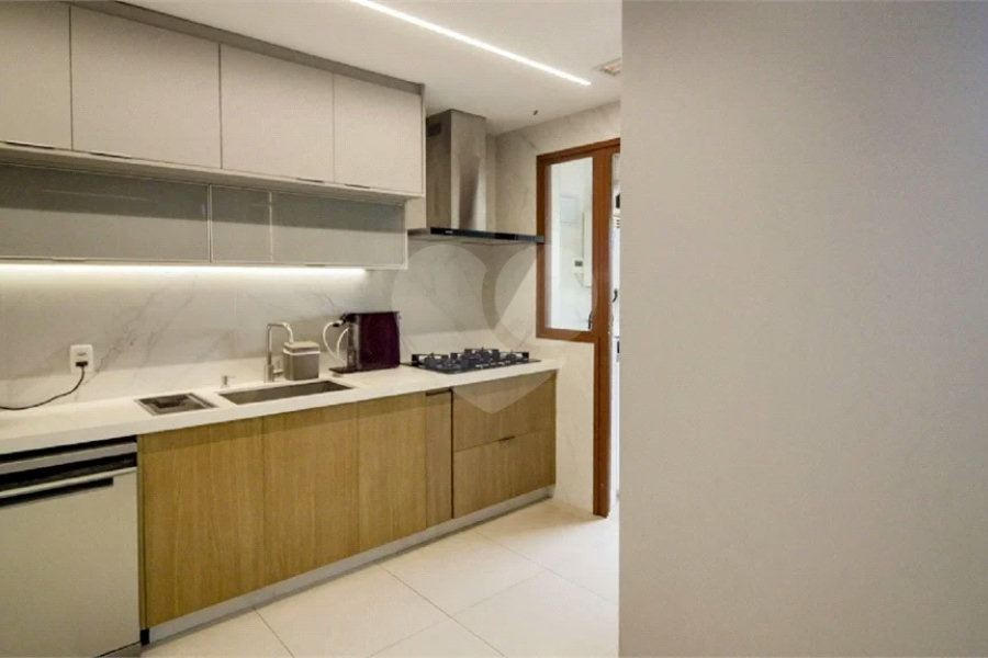 Apartamento com 3 suítes, varanda gourmet, lazer completo, churrasqueira, no Campo Belo.