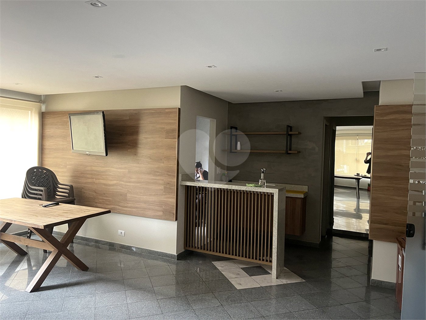 Apartamento de 01 dormitório com terraço e vaga perto do metrô