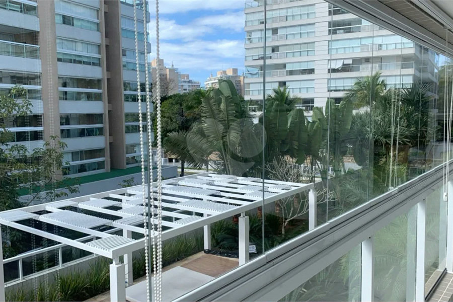 Apartamento à venda com 3 quartos, sendo 1 suíte,  em Riviera de São Lourenço, Bertioga, SP