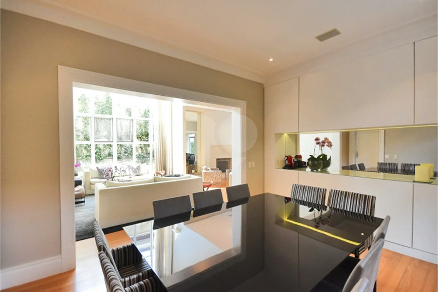 Casa impecável em terreno de 546m2
