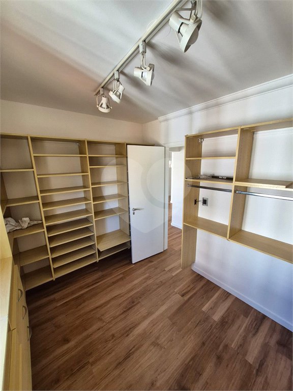 Apartamento para venda em Moema com 2 quartos, sendo 1 suíte, 1 vaga, 62 m²