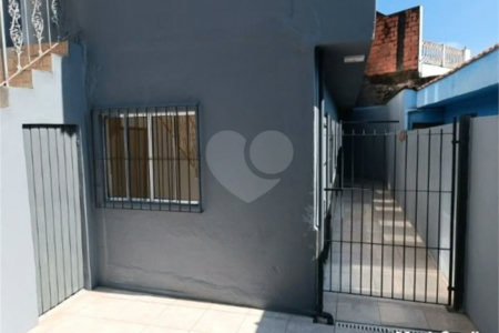 4 casas independentes em terreno de 245m² , à venda no Jardim Soares em Guainazes.