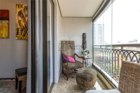 Apartamento com 96 metros em Campo Belo com 3 Dormitorios/Aceita Permutas