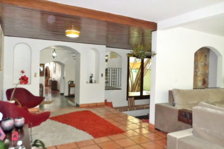 Casa à venda com 4 quartos, sendo 2 suítes, em Jardim Leonor, São Paulo, SP