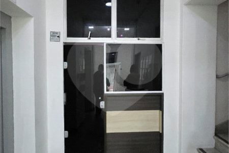 Apartamento com 48 m² localizado na Rua Conselheiro Crispiniano, 125
