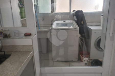 Apartamento 3 dormitórios, região do Campo Belo. Condomínio com laser completo.
