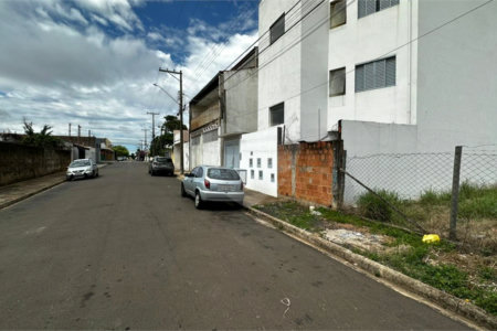 Terreno à venda em Jardim São João Batista, São Carlos - SP