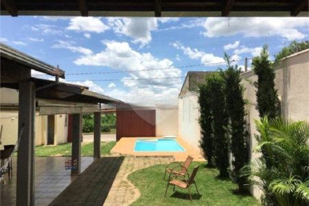Casa com piscina