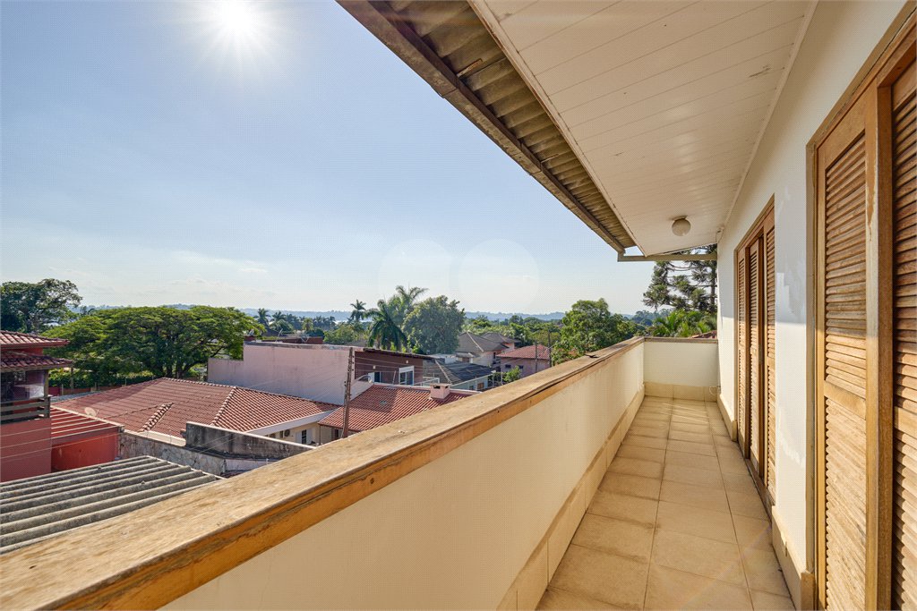 Casa à venda com 5 quartos, sendo 3 suítes, no condomínio Triplex, São Paulo - SP