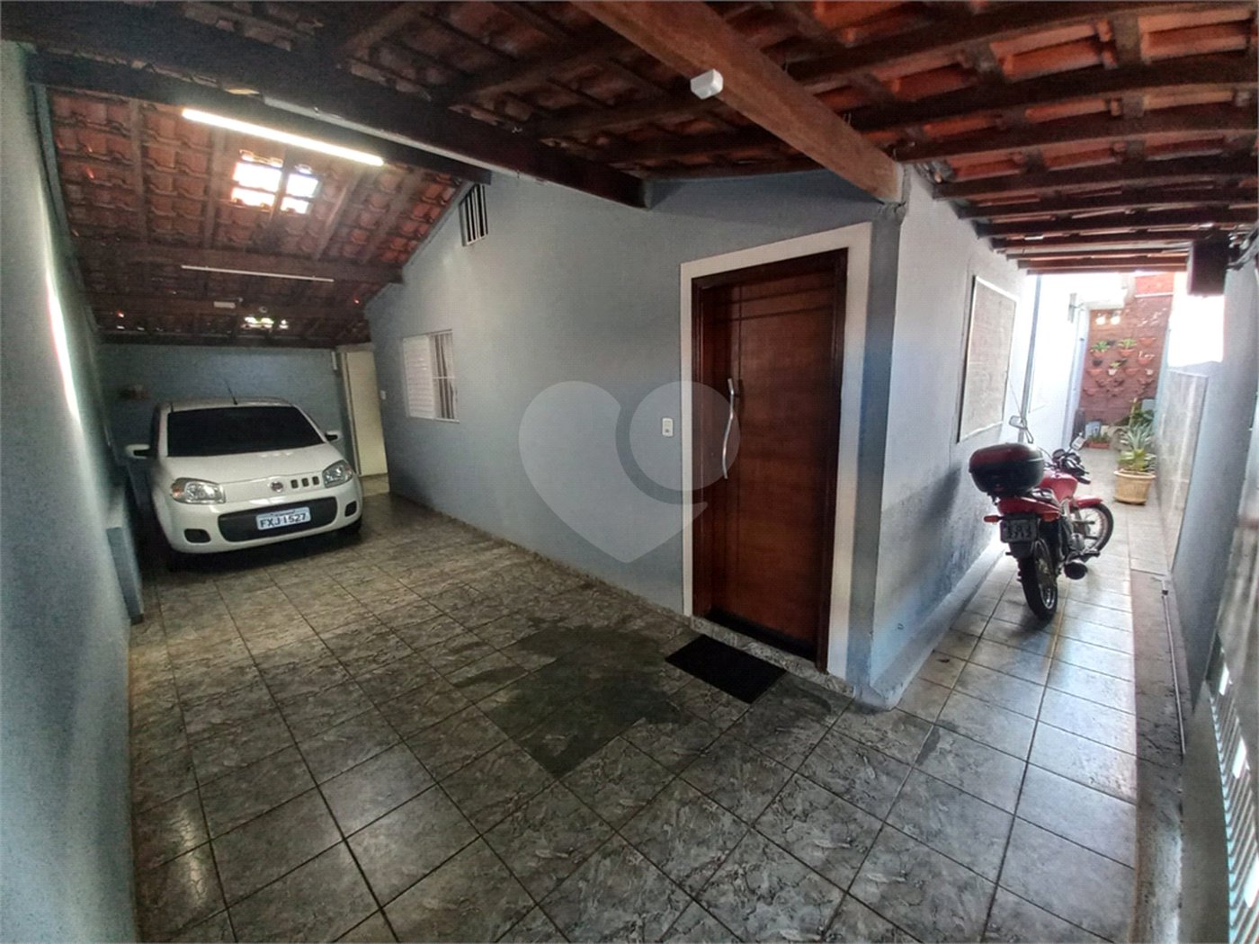 Casa Térrea com 3 dormitórios, sendo 1 suíte.