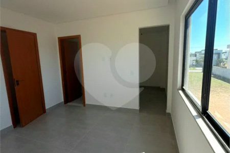 Casa à Venda no Ogiva em Cabo Frio com 4 Quartos em Condomínio Fechado