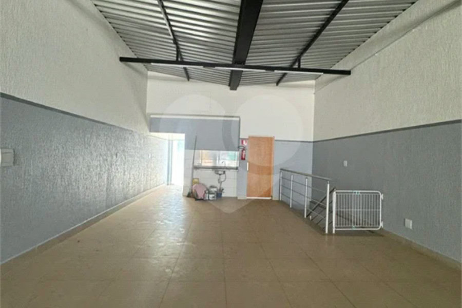 Salão Comercial para locação no Vila Industrial.