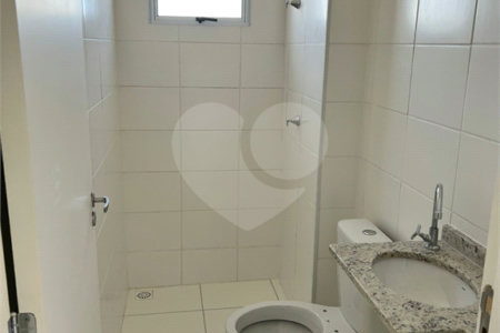Apartamento no Condomínio Parque das Acácias.