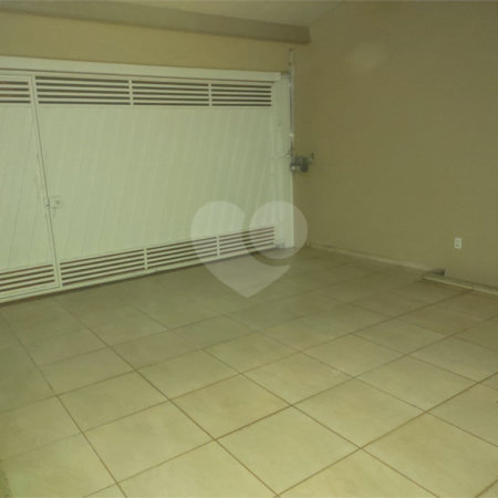 Casa térrea com 2 dormitórios.