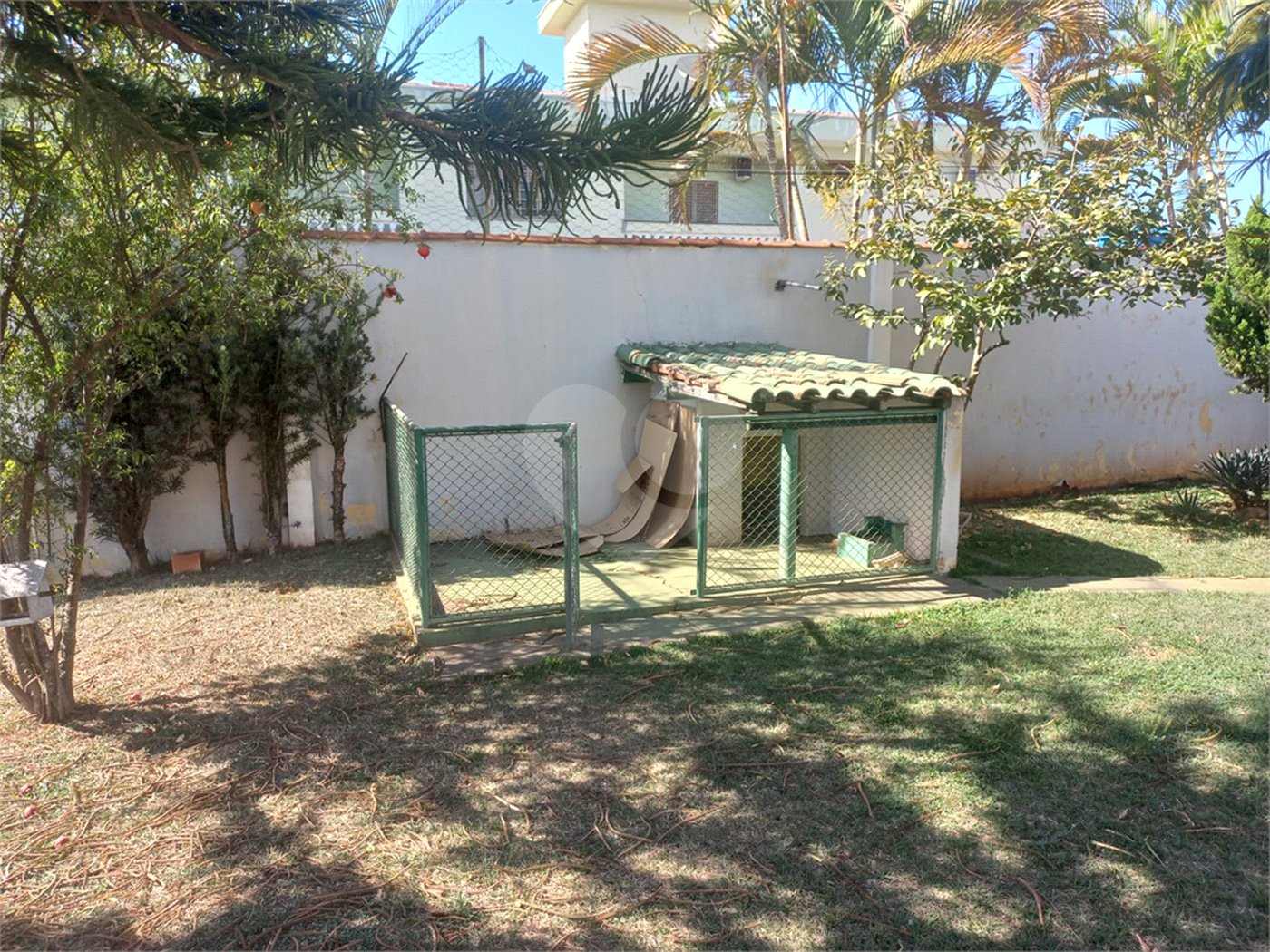 Casa térrea para venda ou locação no Parque Estancia Suíça.