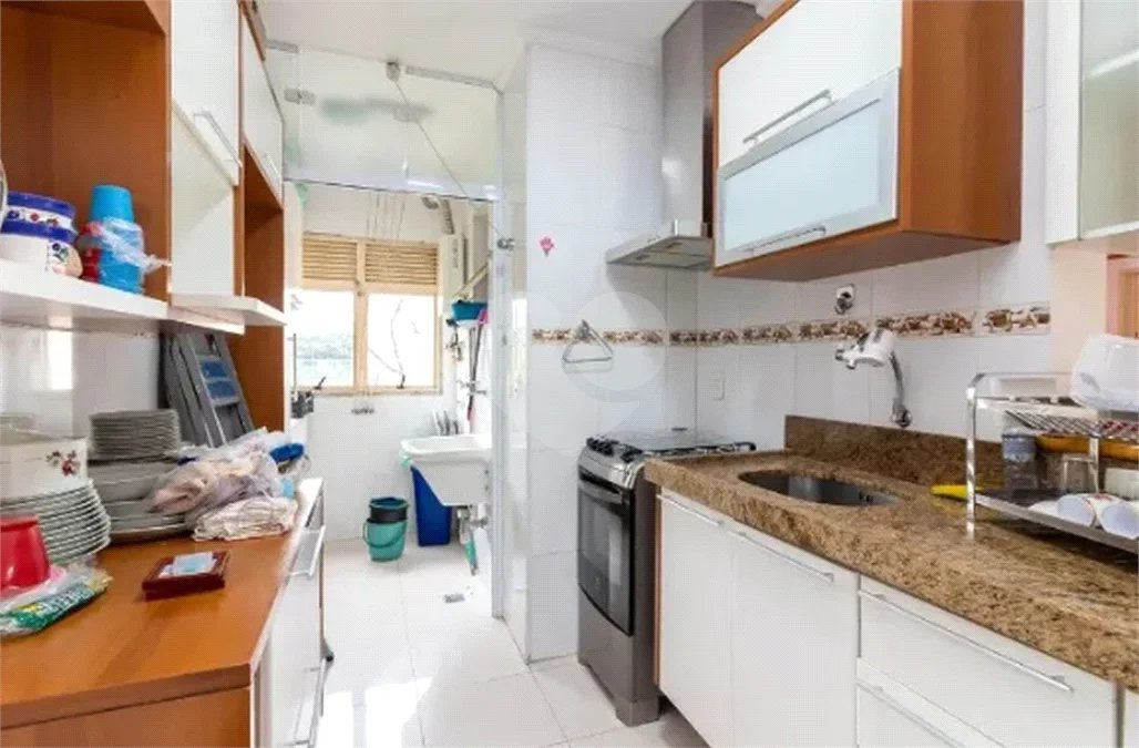 Apartamento à venda no Mandaqui com 3 dormitórios, sendo 1 suíte, sala ampla e bem distribuída, cozinha, 2 banheiros e área de serviço. O imóvel conta ainda com 1 vaga de garagem.