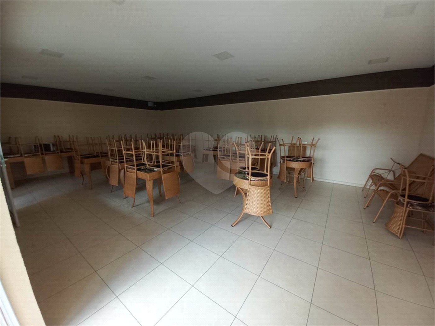 Apartamento no Condomínio Mont Vernon .