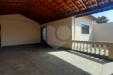 Casa térrea para venda, com 3 dormitórios, sendo 1 suíte.