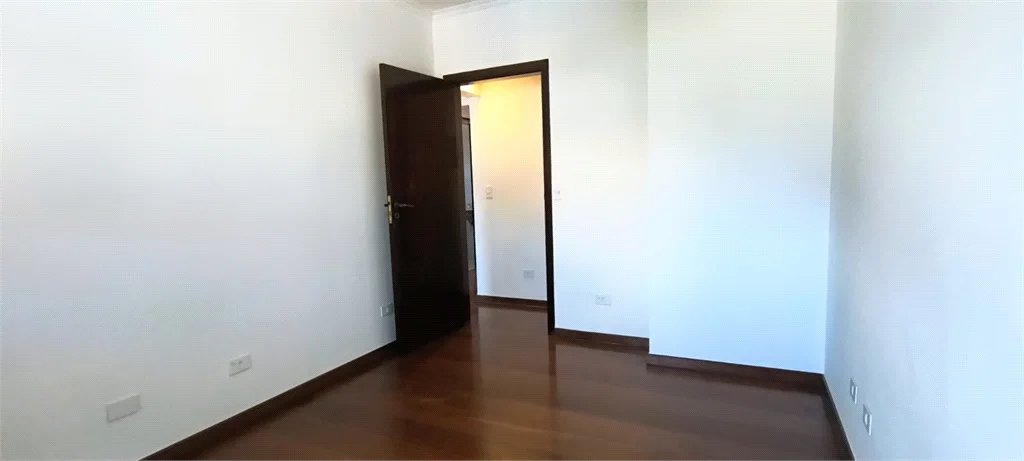 Casa à venda com 187m², 3 quartos, 2 suítes e 2 vagas de garagem próximo à USP