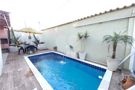 Casa com piscina, próxima à praia de Tucuns