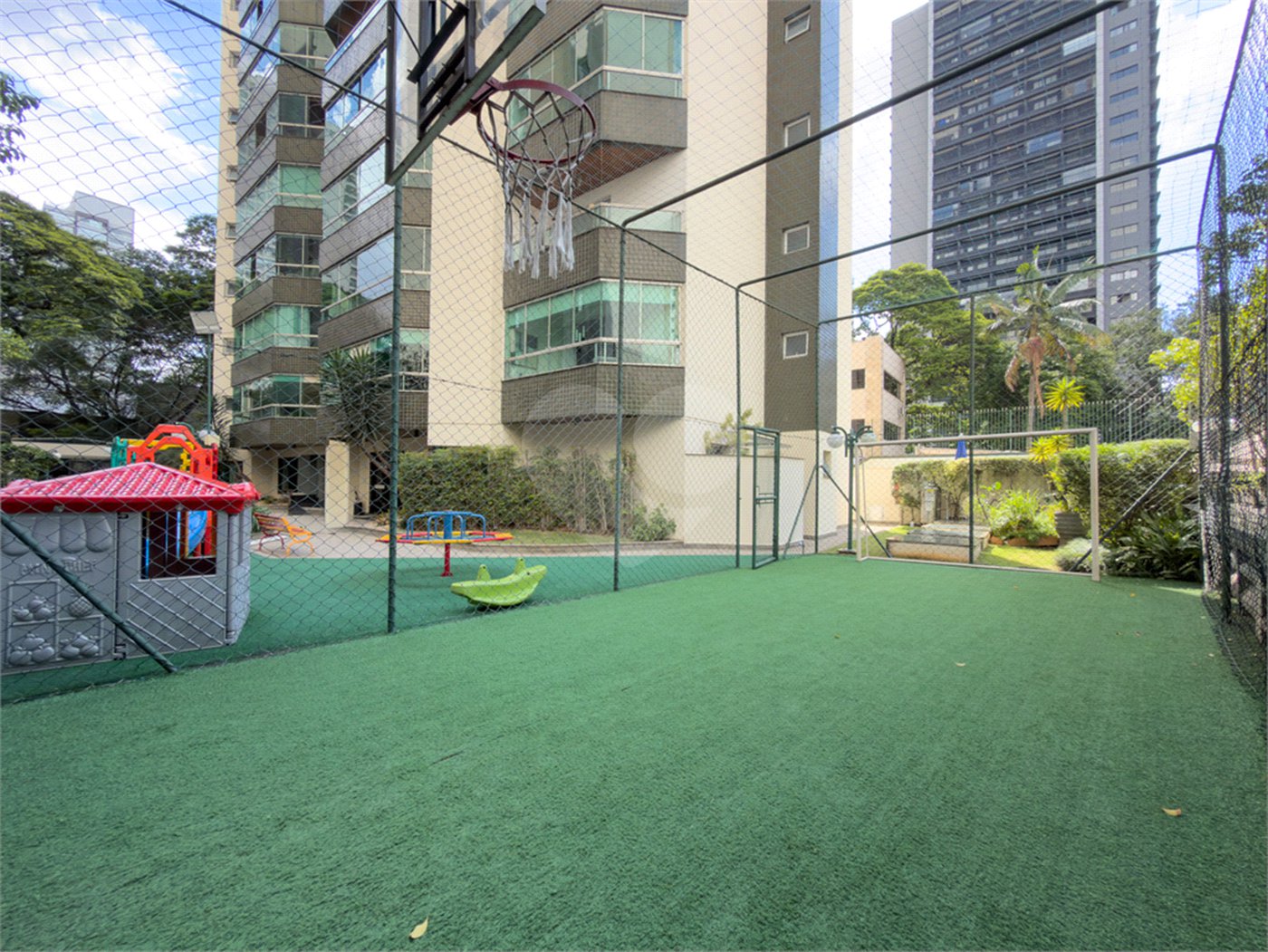 Apartamento com 190 metros 3 suítes 4 vagas de garagem
